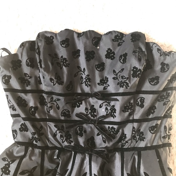 Betsy Johnson Black Strapless Evening Collection - Picture 2 of 4